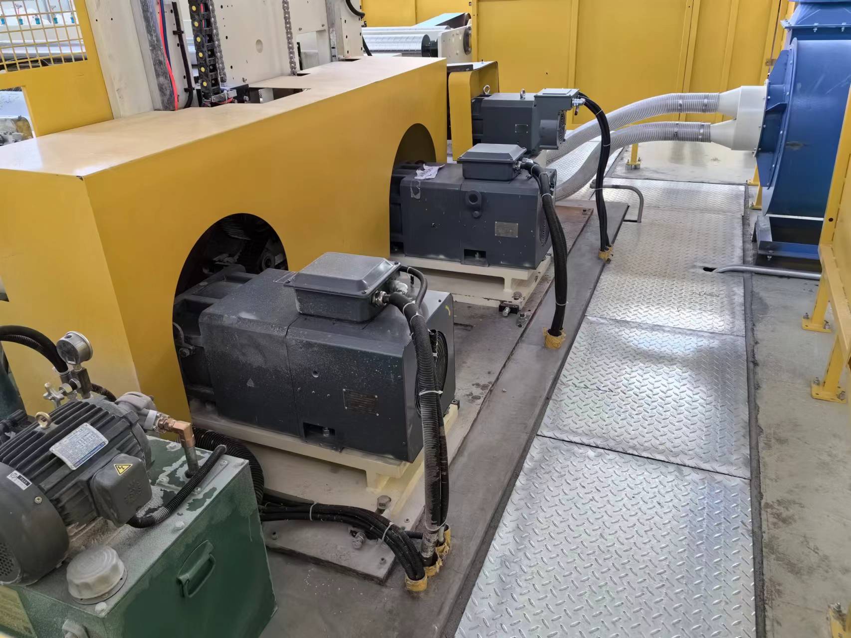 Full servo technology system for tissue converting machines