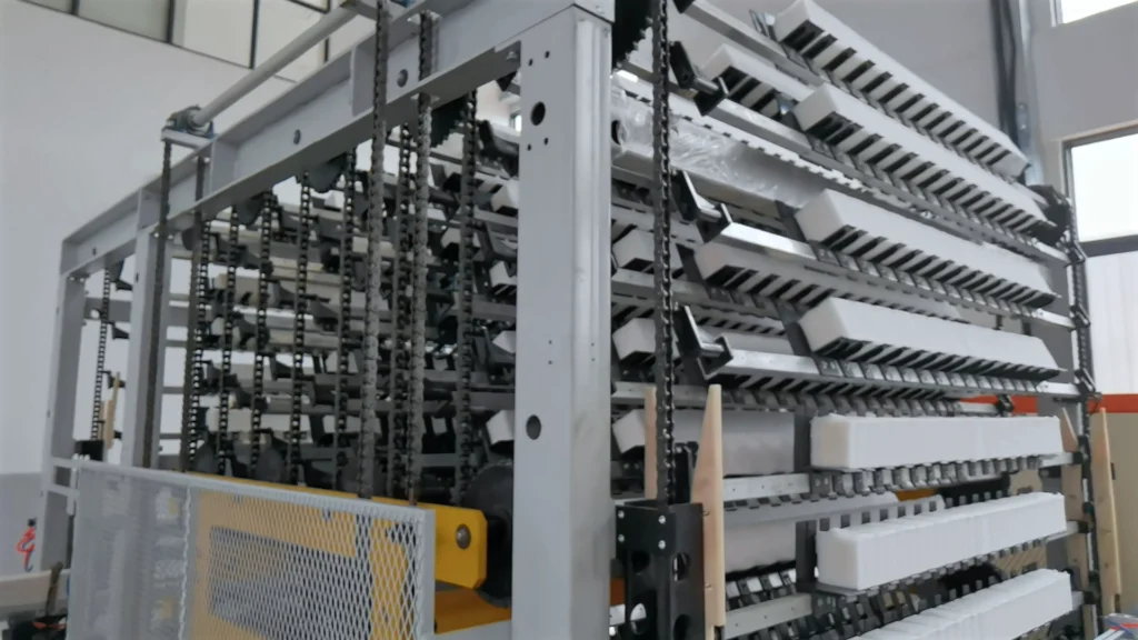 High-speed hand towel folding and stacking machine TB-HTV2800-AT for industrial tissue production.